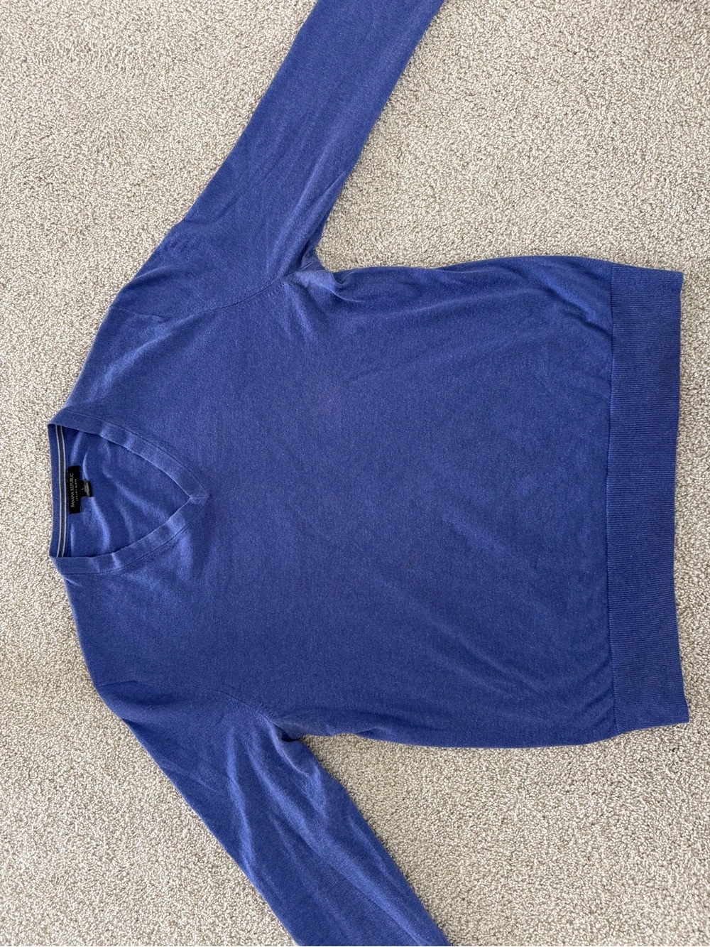 Banana Republic Men's Royal Blue V-Neck Sweater